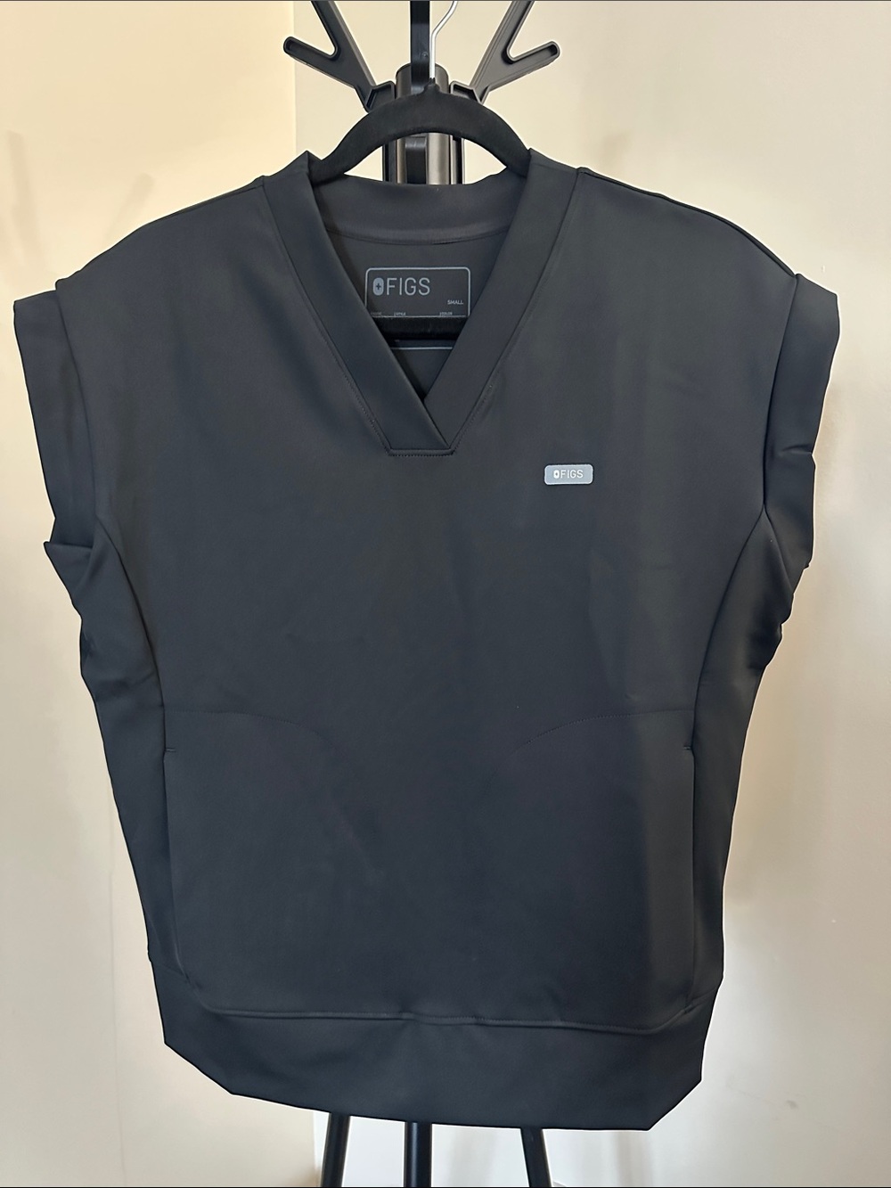 Figs Mira FORMX relaxed V-Neck scrub top